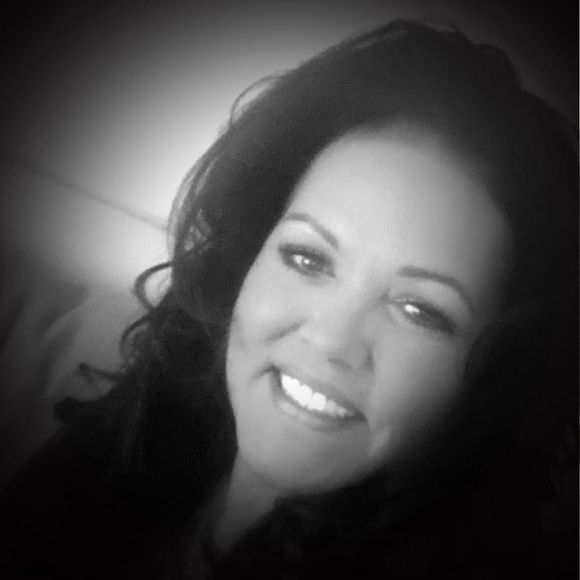 Meet your Posher, Traci - Picture 1 of 1